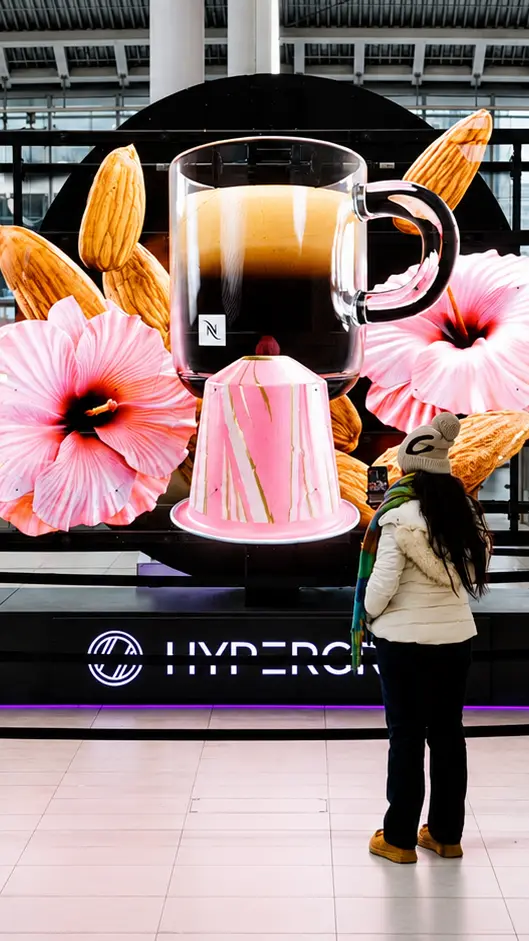 Luxury hologram display